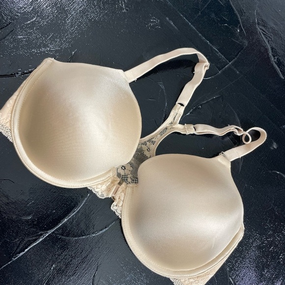 Maidenform Cream Seamless Bra with Adjustable Straps - Picture 1 of 3